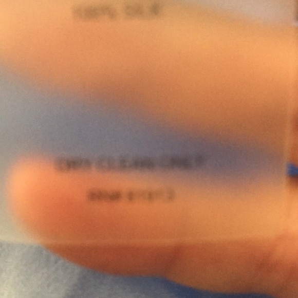 100%silk Robert Graham NWT size M blouse in Periwinkle Blue - Picture 8 of 8